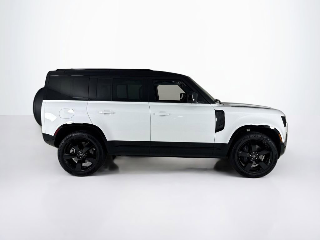 Used 2025 Land Rover Defender 110 X-Dynamic SE image 6