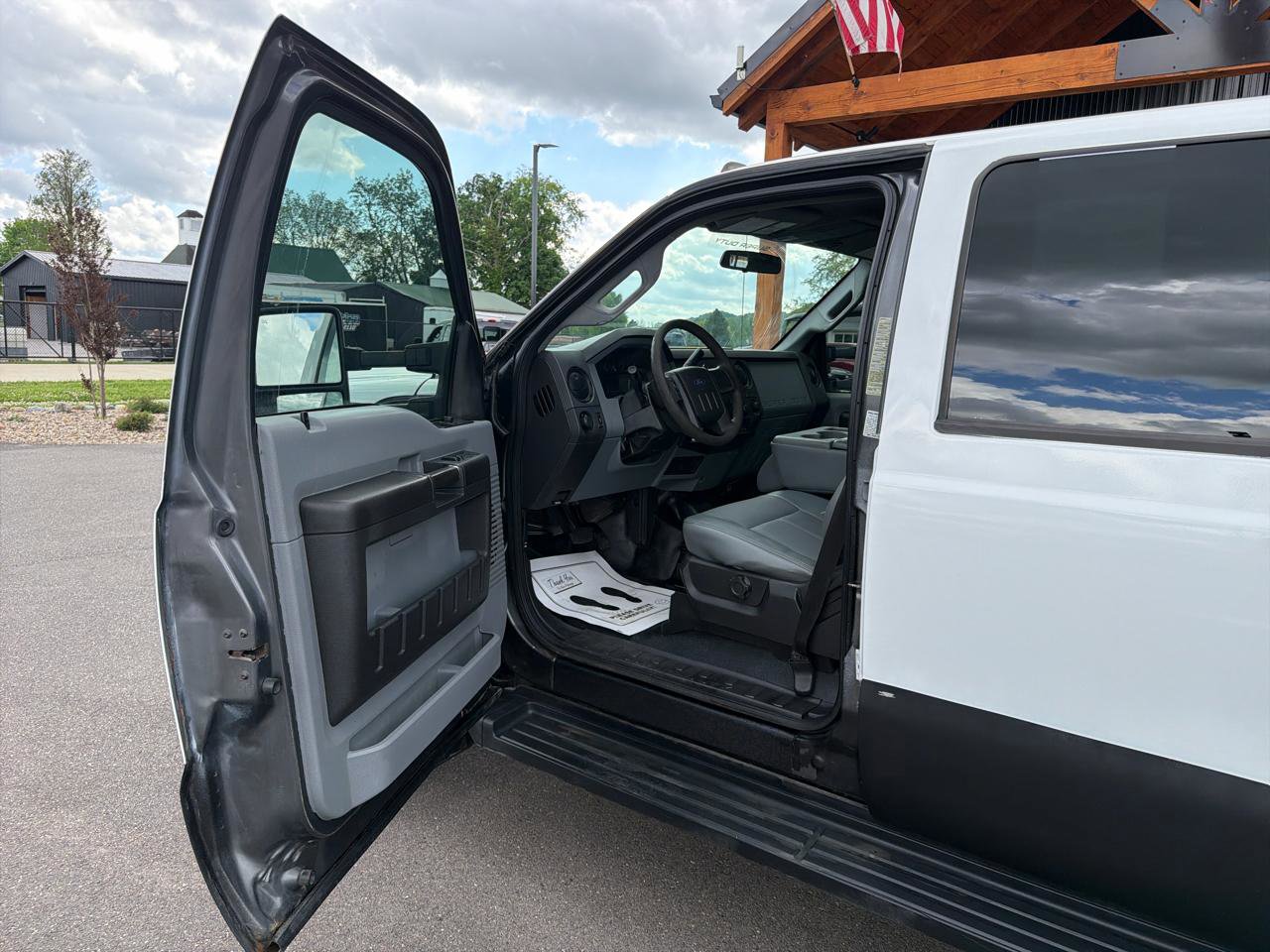 Used 2015 Ford F550 4x4 Crew Cab Super Duty image 7