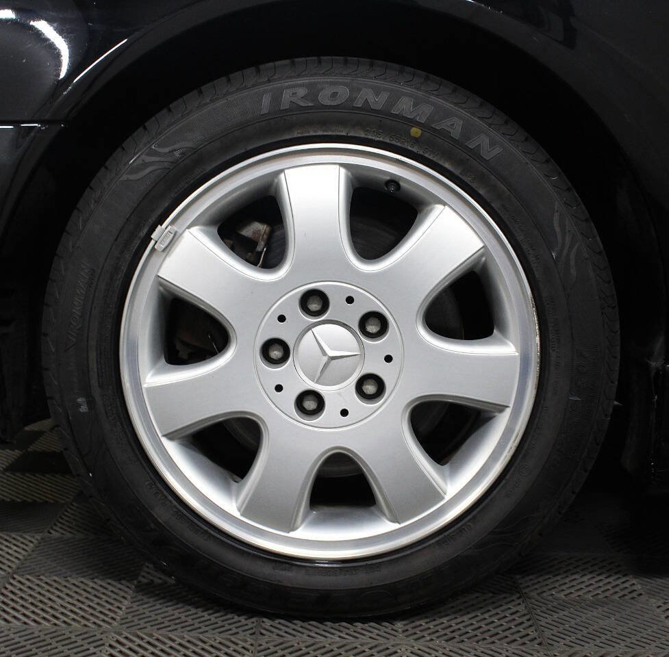 Used 2001 Mercedes-Benz CLK 320 Cabriolet image 27