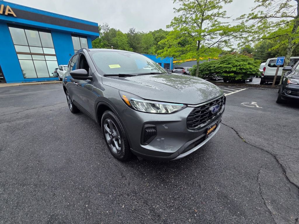 Used 2025 Ford Escape ST-Line AWD/4WD image 3