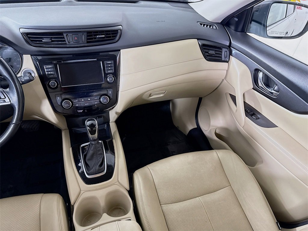 Used 2020 Nissan Rogue SV image 25