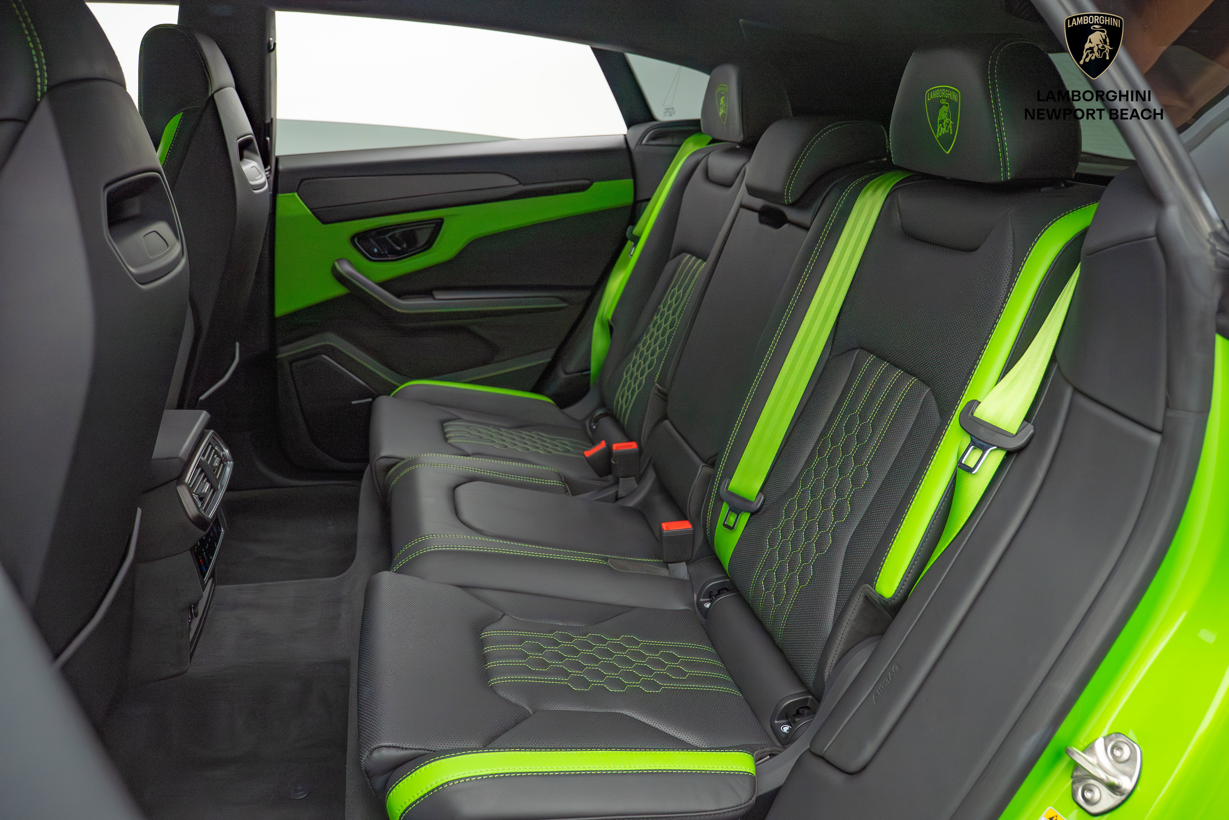 Used 2025 Lamborghini Urus SE image 24