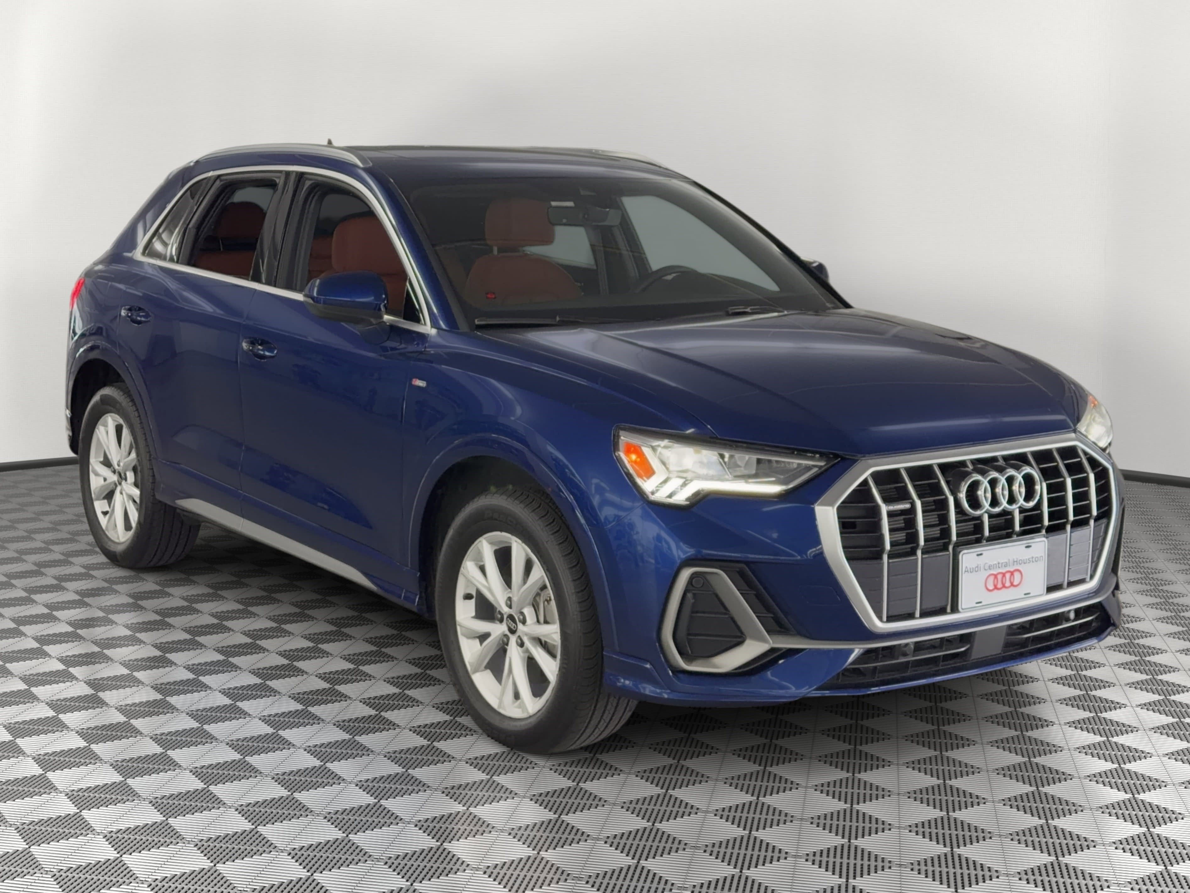 Used 2025 Audi Q3 2.0T Premium w/ Convenience Package image 7
