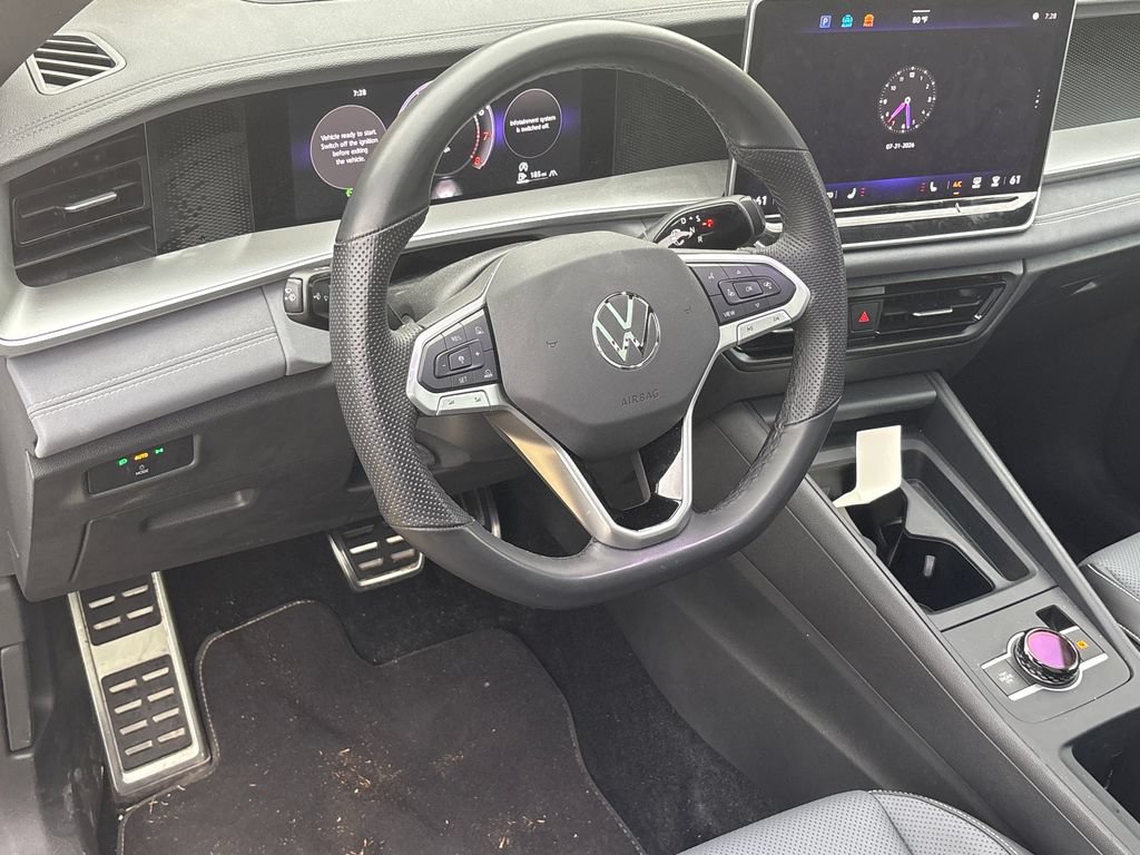 Used 2025 Volkswagen Tiguan SE R-Line AWD/4WD image 4
