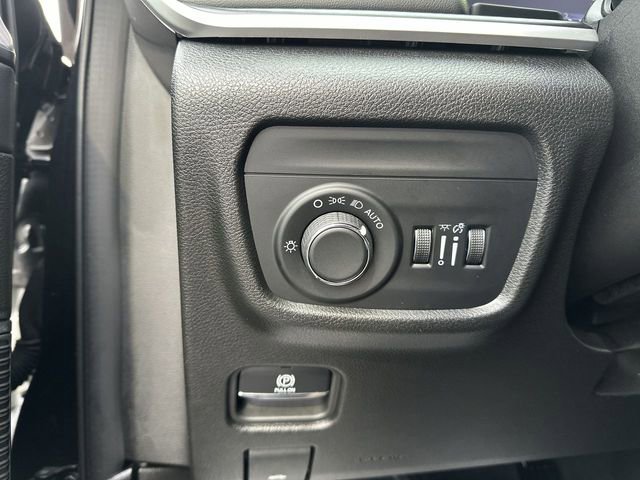 Used 2023 Jeep Grand Cherokee L Laredo image 17