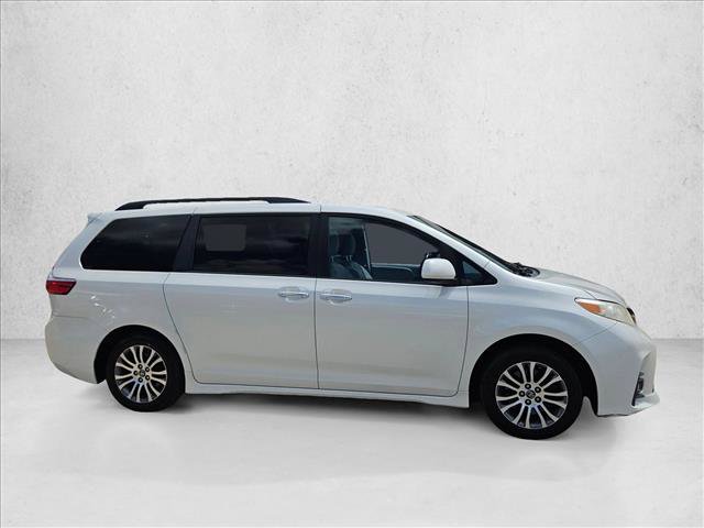 Used 2018 Toyota Sienna XLE FWD image 4