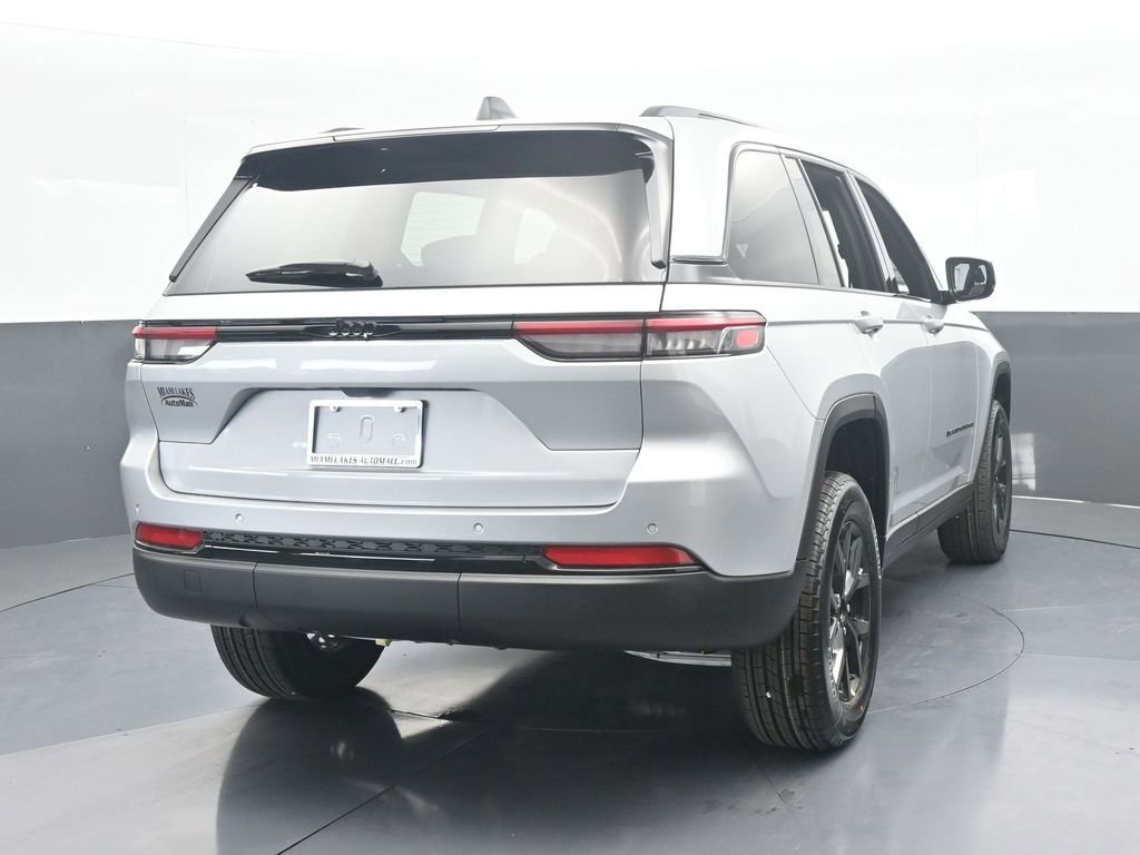 New 2025 Jeep Grand Cherokee Altitude image 5