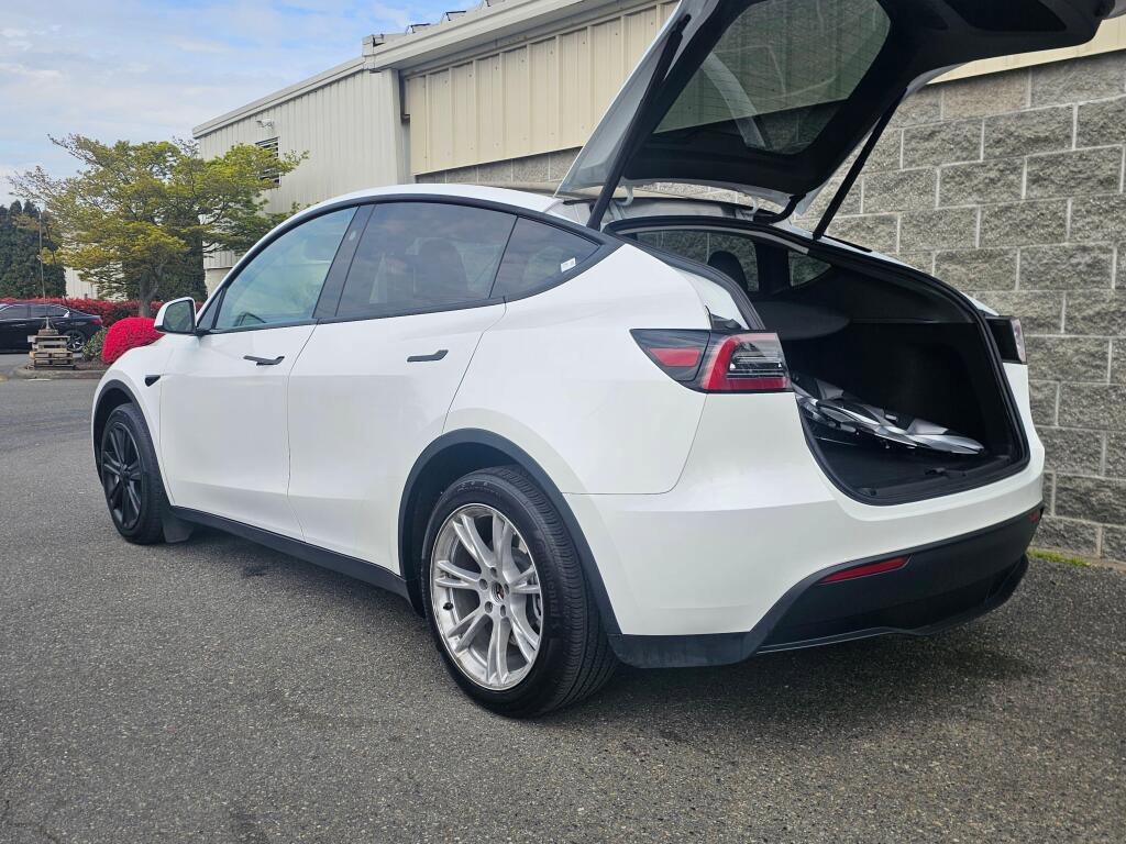 Used 2024 Tesla Model Y Long Range AWD/4WD image 7
