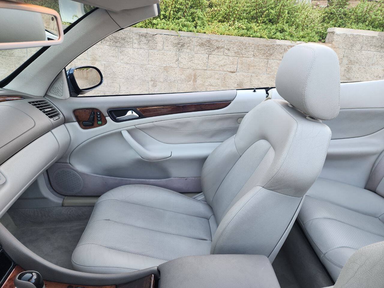Used 2002 Mercedes-Benz CLK 320 Cabriolet image 15