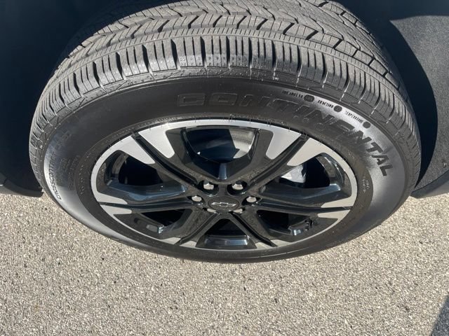 New 2027 Chevrolet Traverse LT w/ Sun and Wheel Package FWD image 9