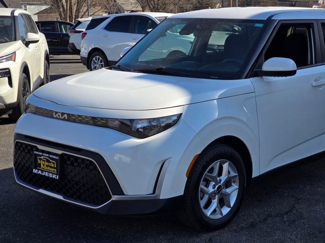 Used 2024 Kia Soul LX w/ Option Group 015 image 16