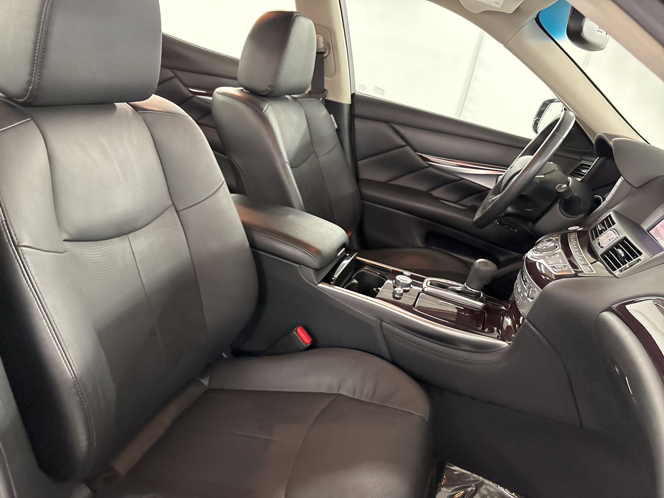 Used 2019 INFINITI Q70 Luxe image 32