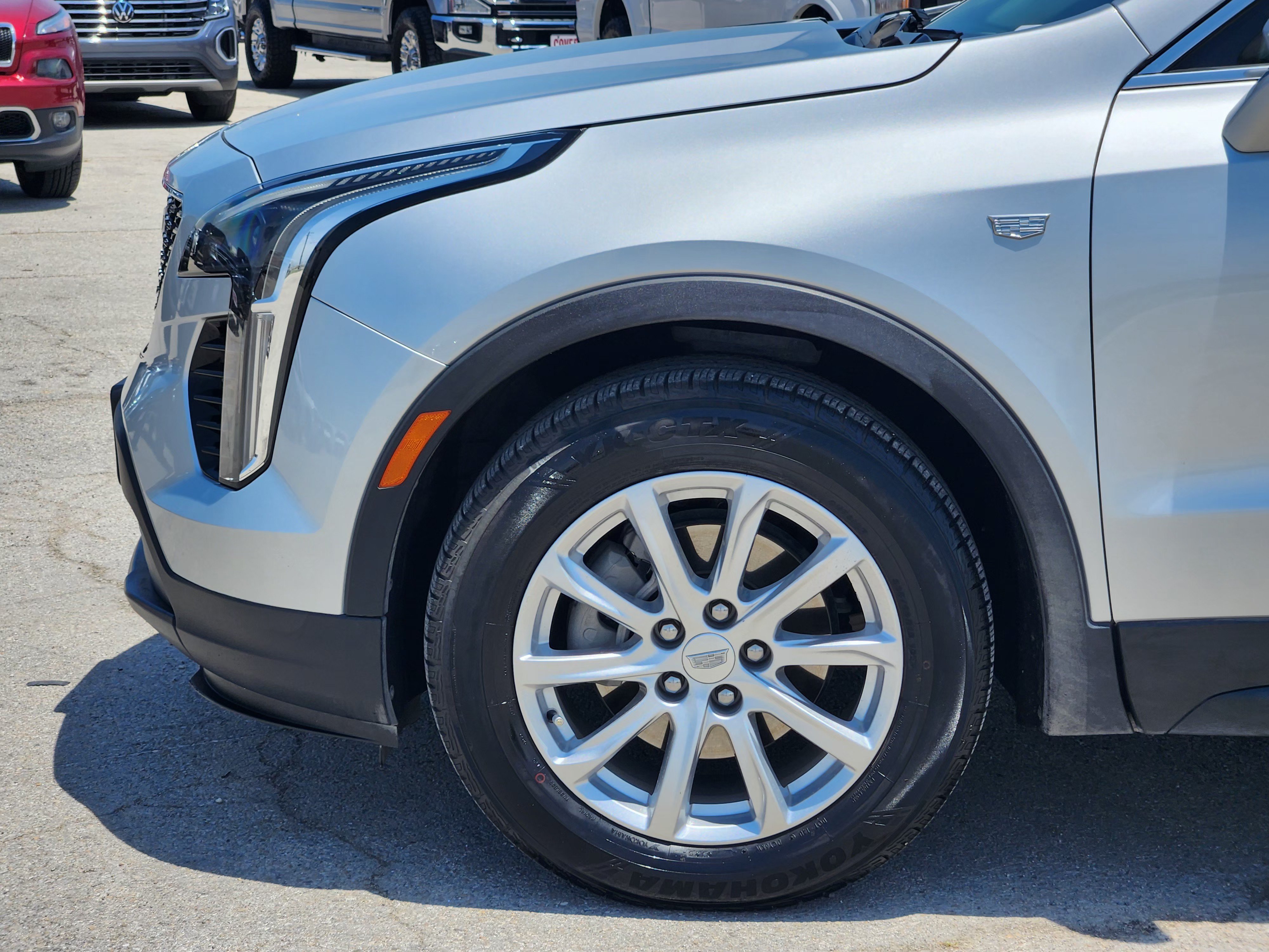 Used 2021 Cadillac XT4 Luxury w/ Cold Weather Package FWD image 9