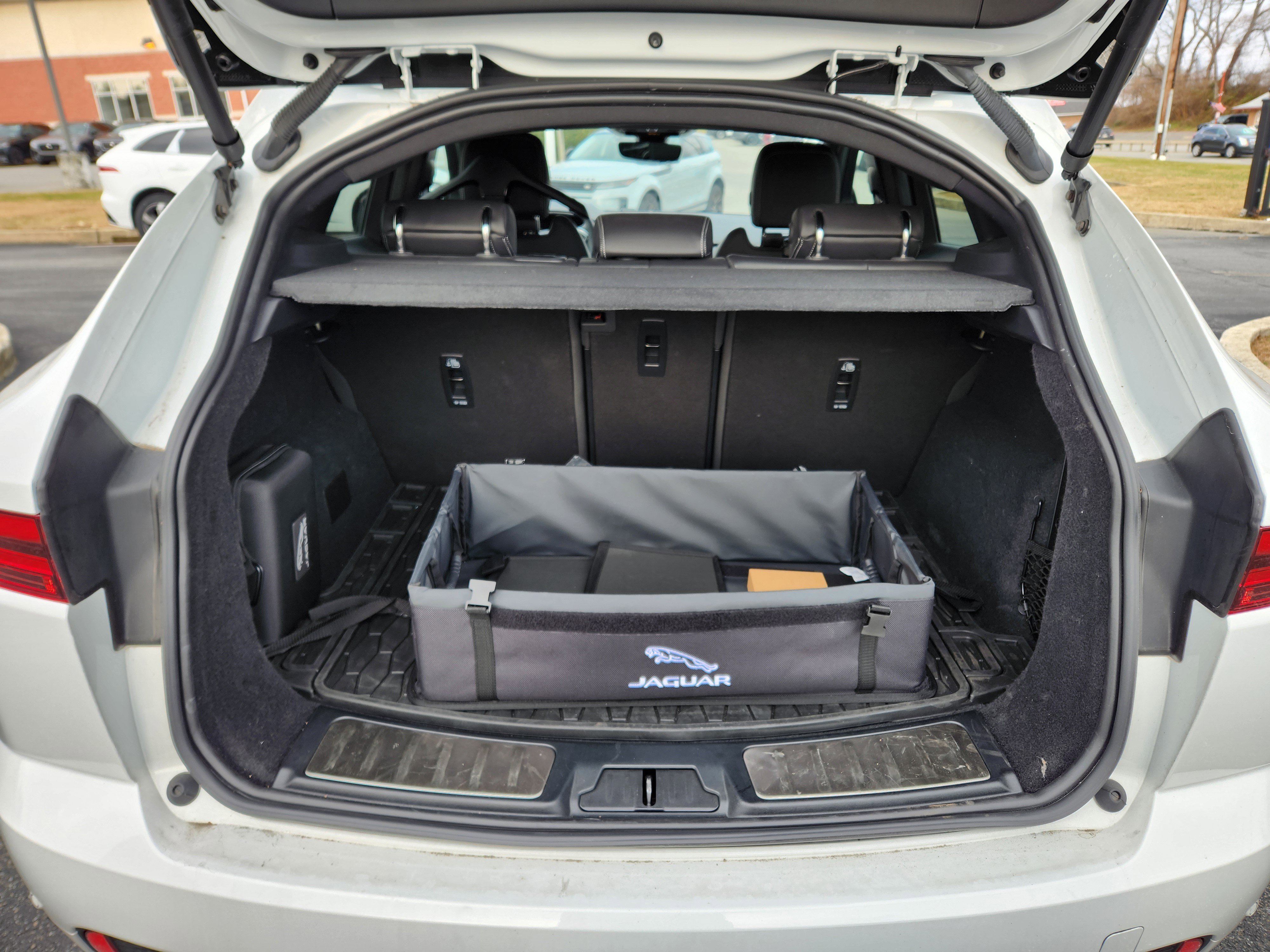 Certified 2024 Jaguar E-PACE R-Dynamic SE image 8