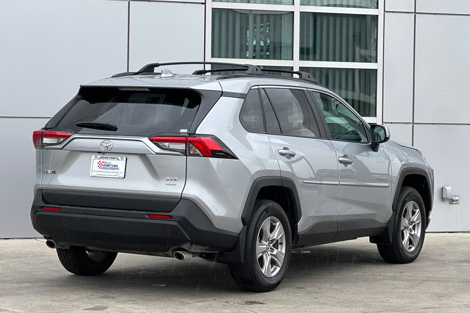 Used 2025 Toyota RAV4 XLE w/ Convenience Package AWD/4WD image 4