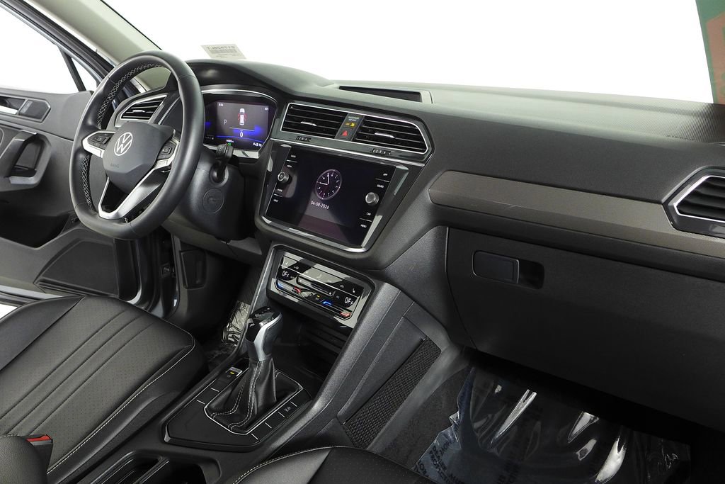 Used 2022 Volkswagen Tiguan SE image 13