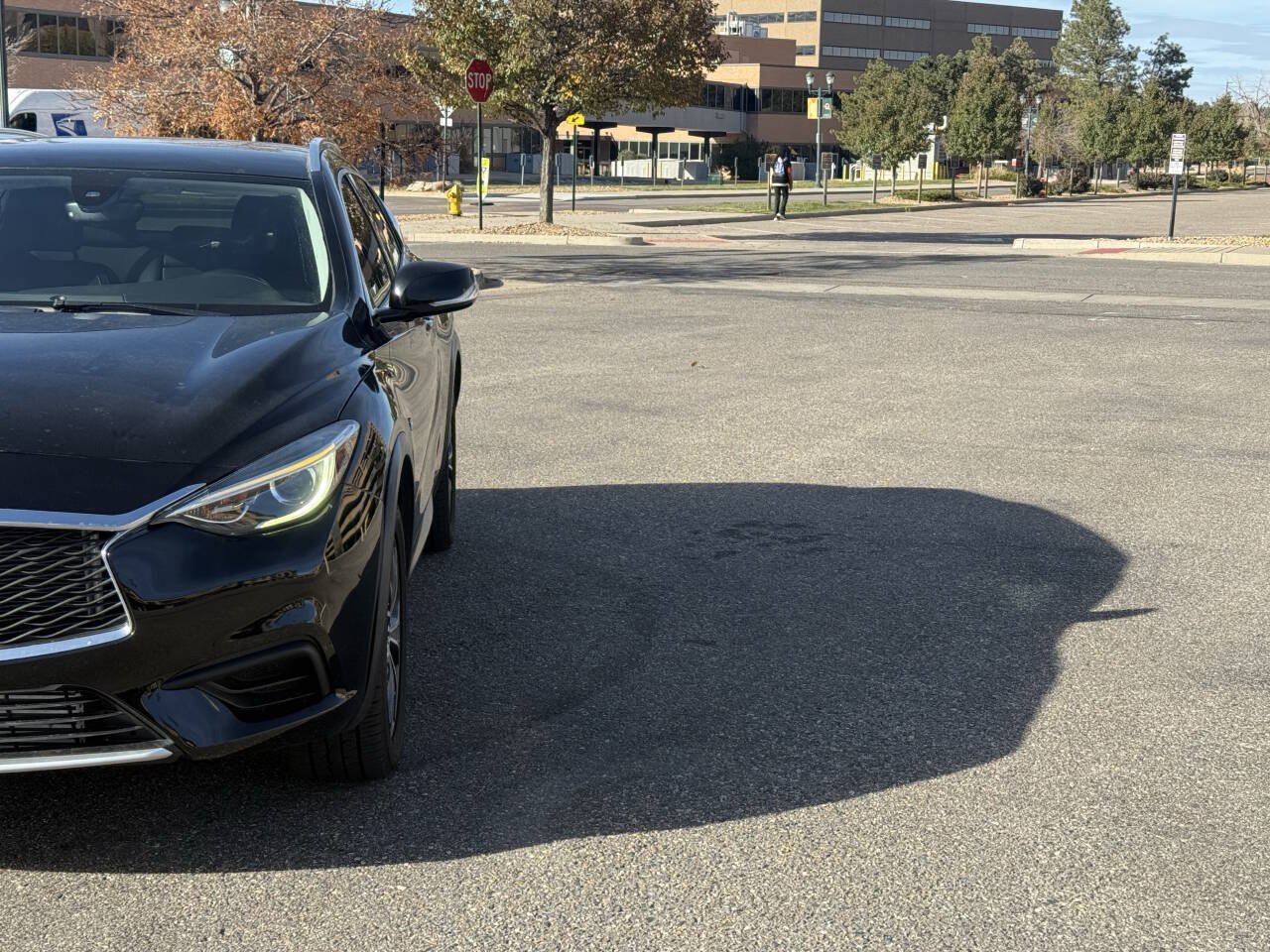 Used 2017 INFINITI QX30 AWD image 2