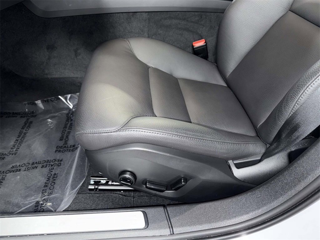 Used 2025 Volvo V60 B5 Cross Country Plus image 3