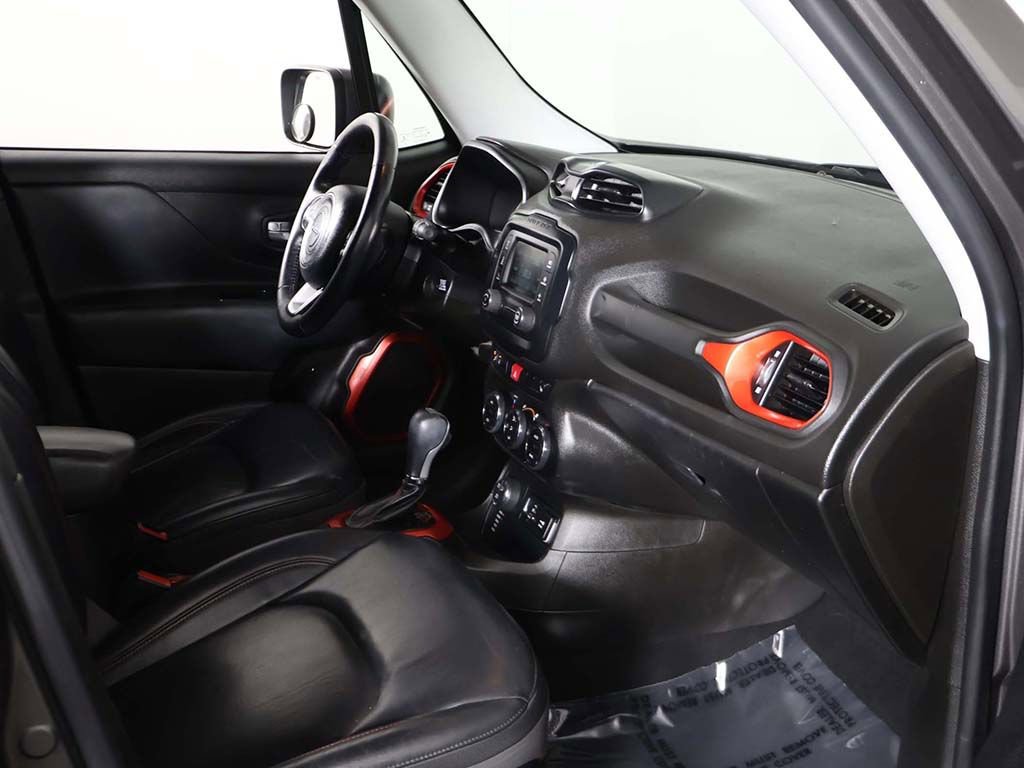 Used 2017 Jeep Renegade Trailhawk w/ Premium Trailhawk Package AWD/4WD image 23