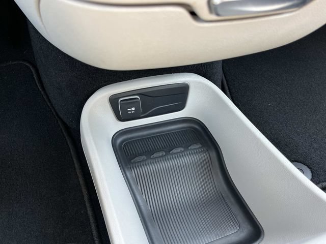 Used 2023 Chrysler Pacifica Touring-L FWD image 34