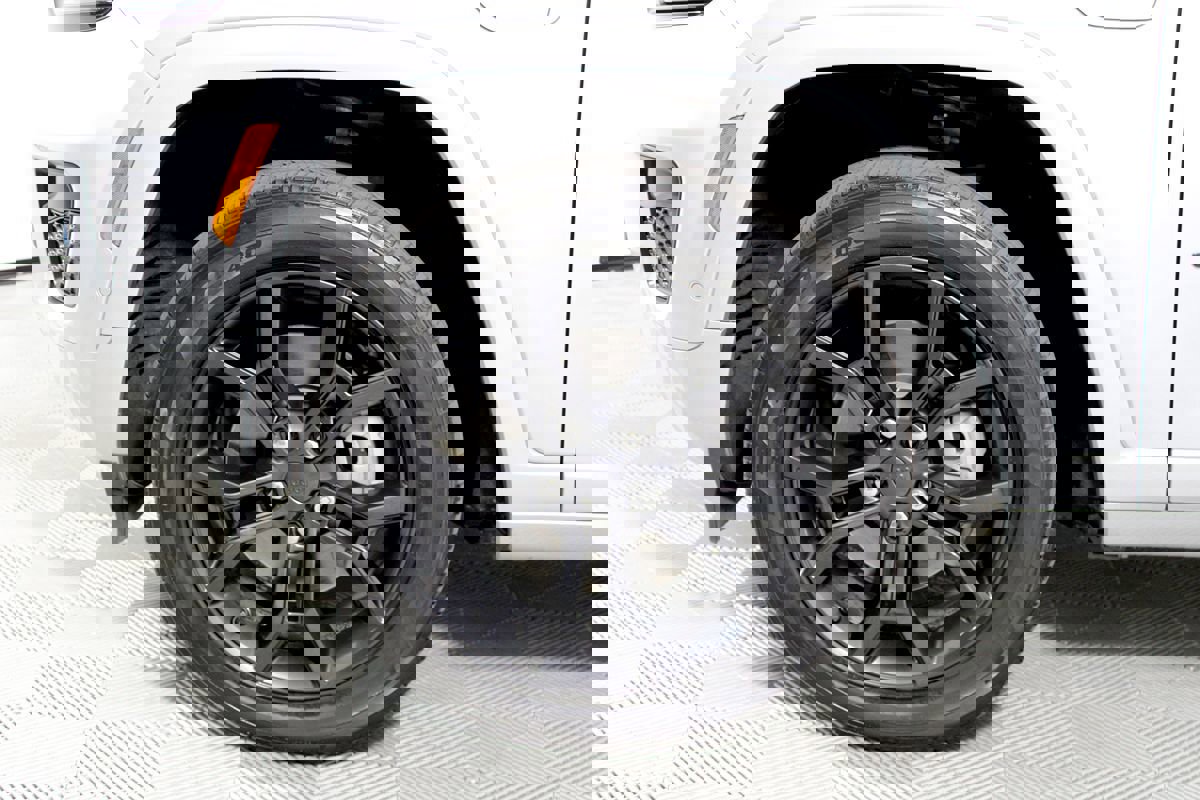 Used 2023 Jeep Grand Cherokee 30th Anniversary image 4