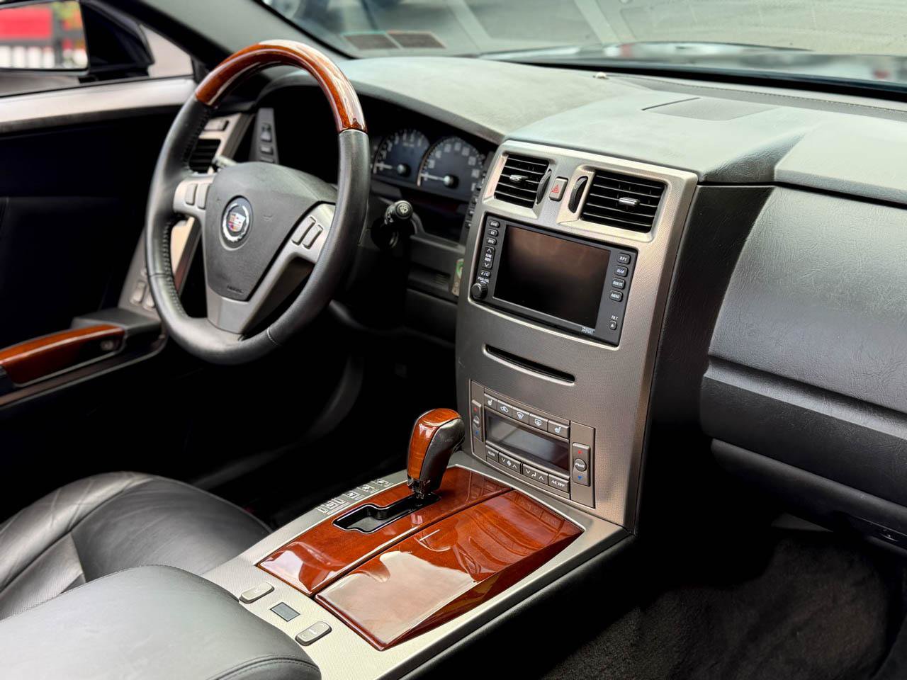 Used 2005 Cadillac XLR RWD image 32