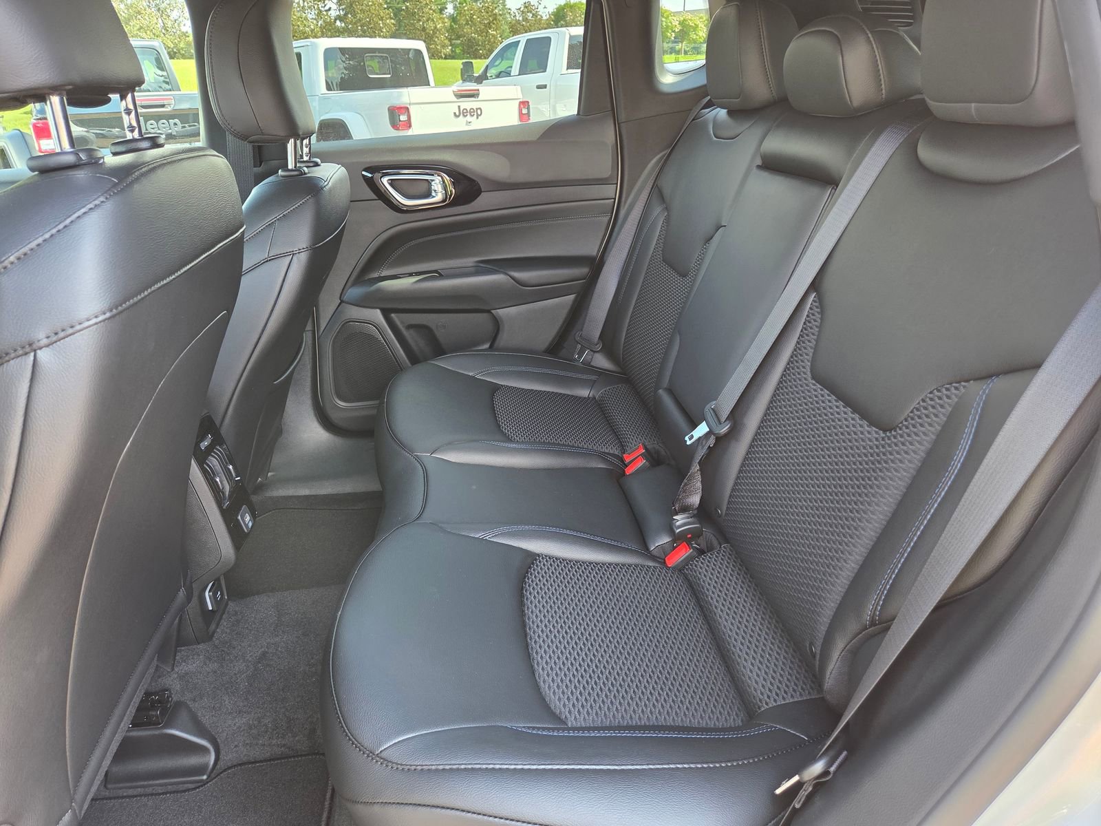 New 2026 Jeep Compass Latitude AWD/4WD image 15