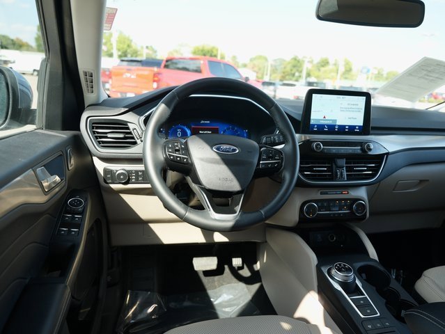Used 2022 Ford Escape Titanium image 16