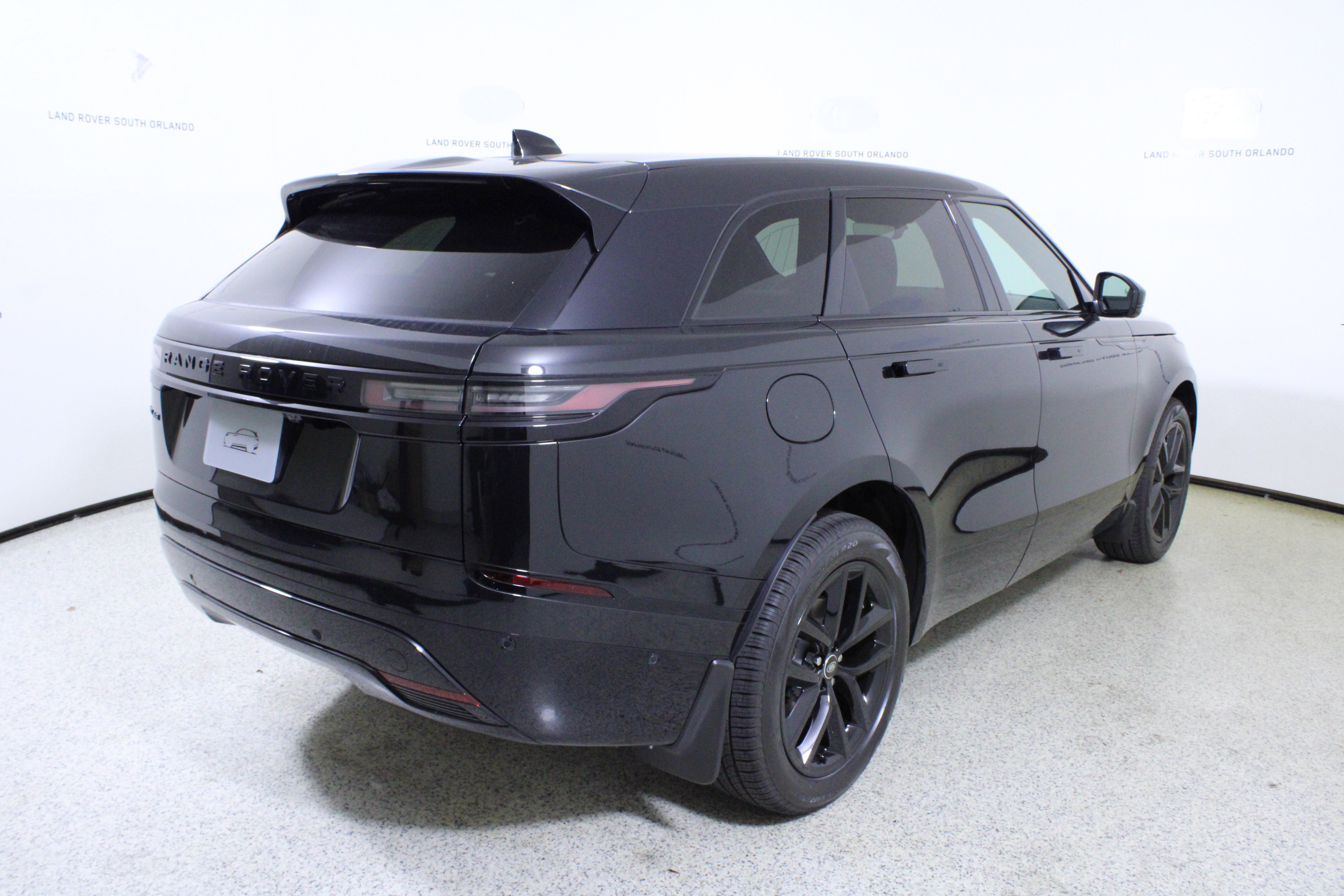 New 2026 Land Rover Range Rover Velar Dynamic SE image 7
