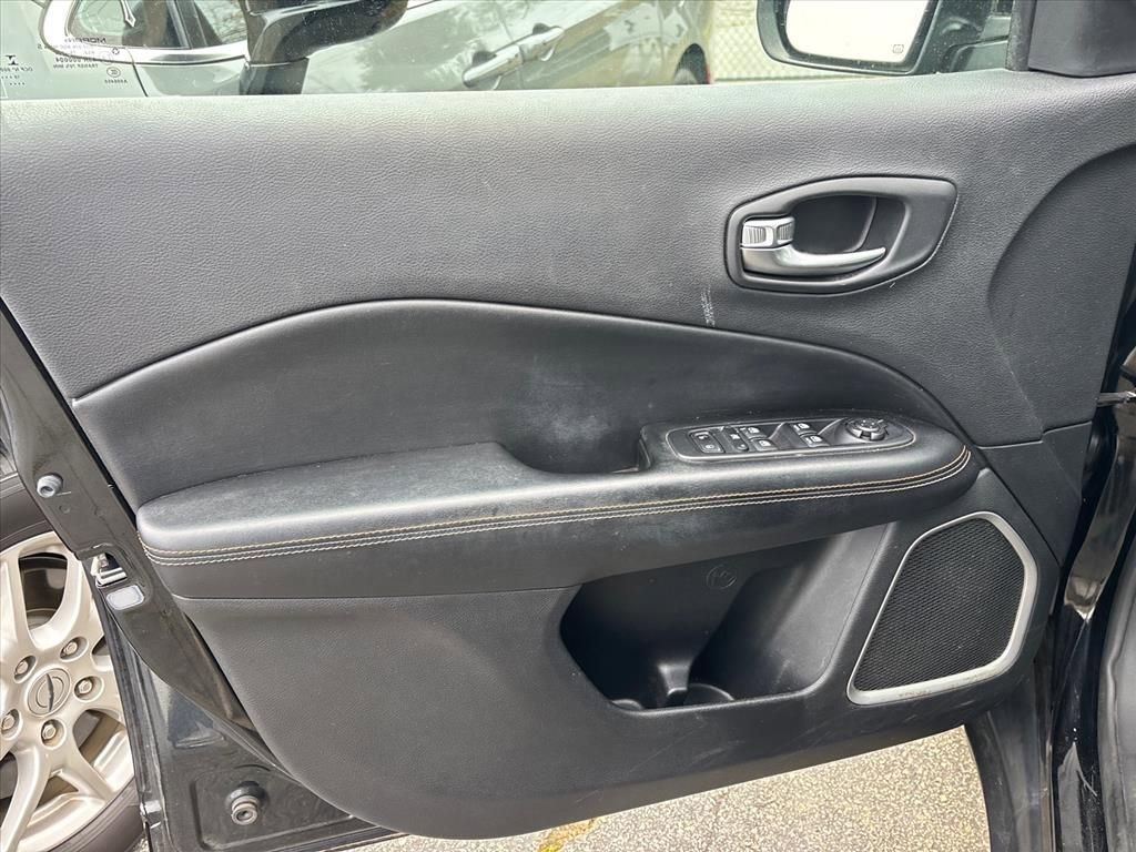 Used 2020 Jeep Compass Latitude w/ Cold Weather Group image 17