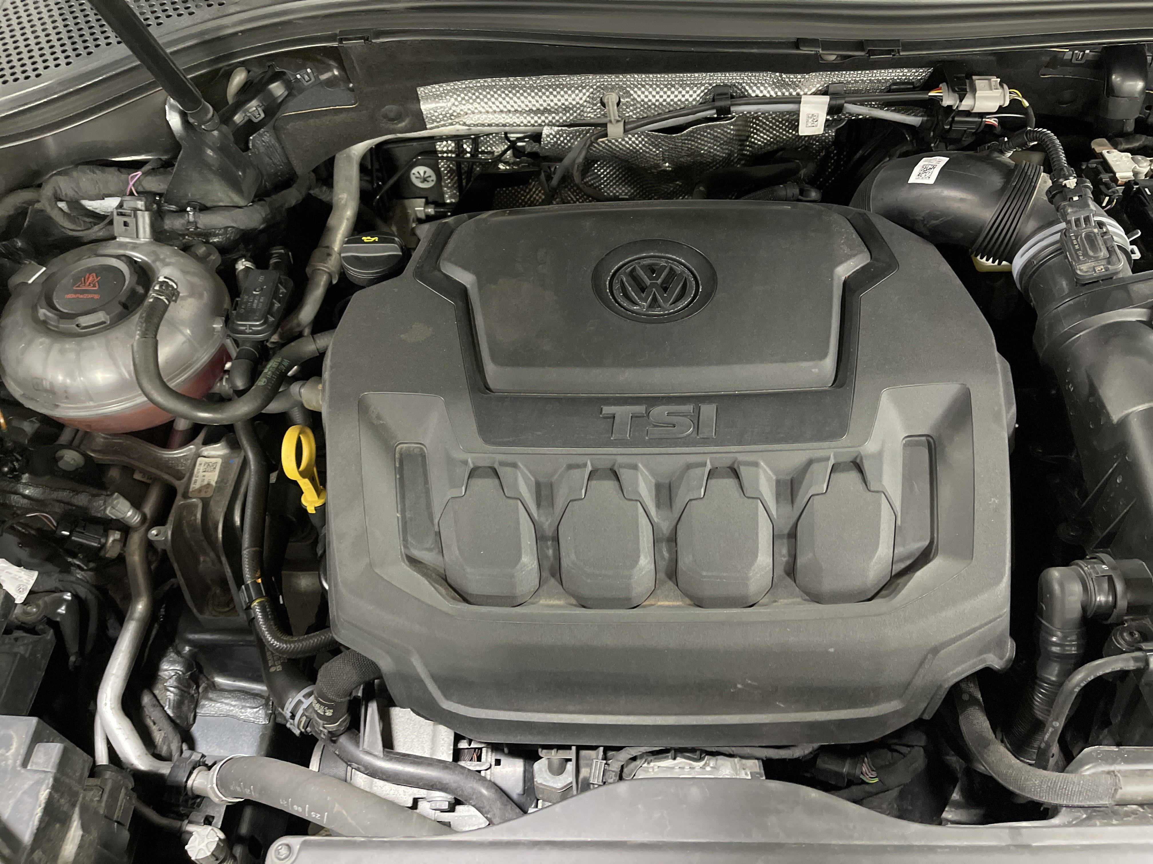 Used 2022 Volkswagen Tiguan SE R-Line image 17