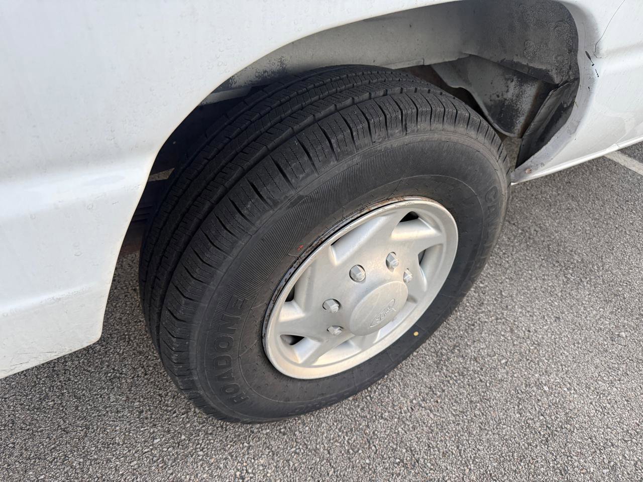 Used 2001 Ford E-350 and Econoline 350 Club Wagon image 27