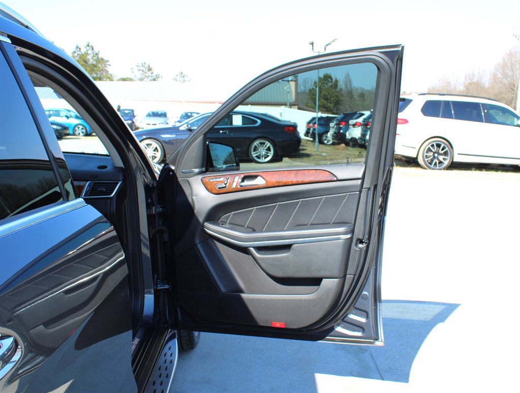 Used 2013 Mercedes-Benz GL 550 4MATIC image 37