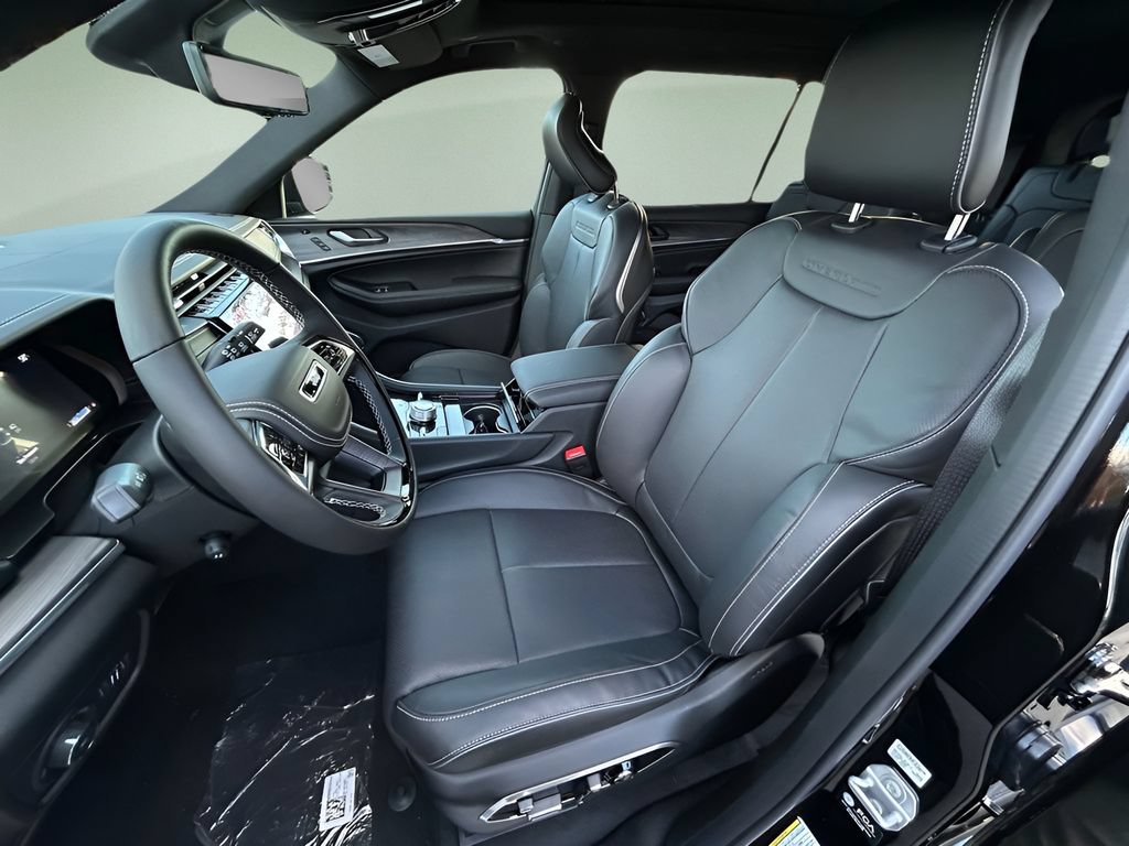 New 2025 Jeep Grand Cherokee L Overland w/ Advanced Protech Group III AWD/4WD image 17