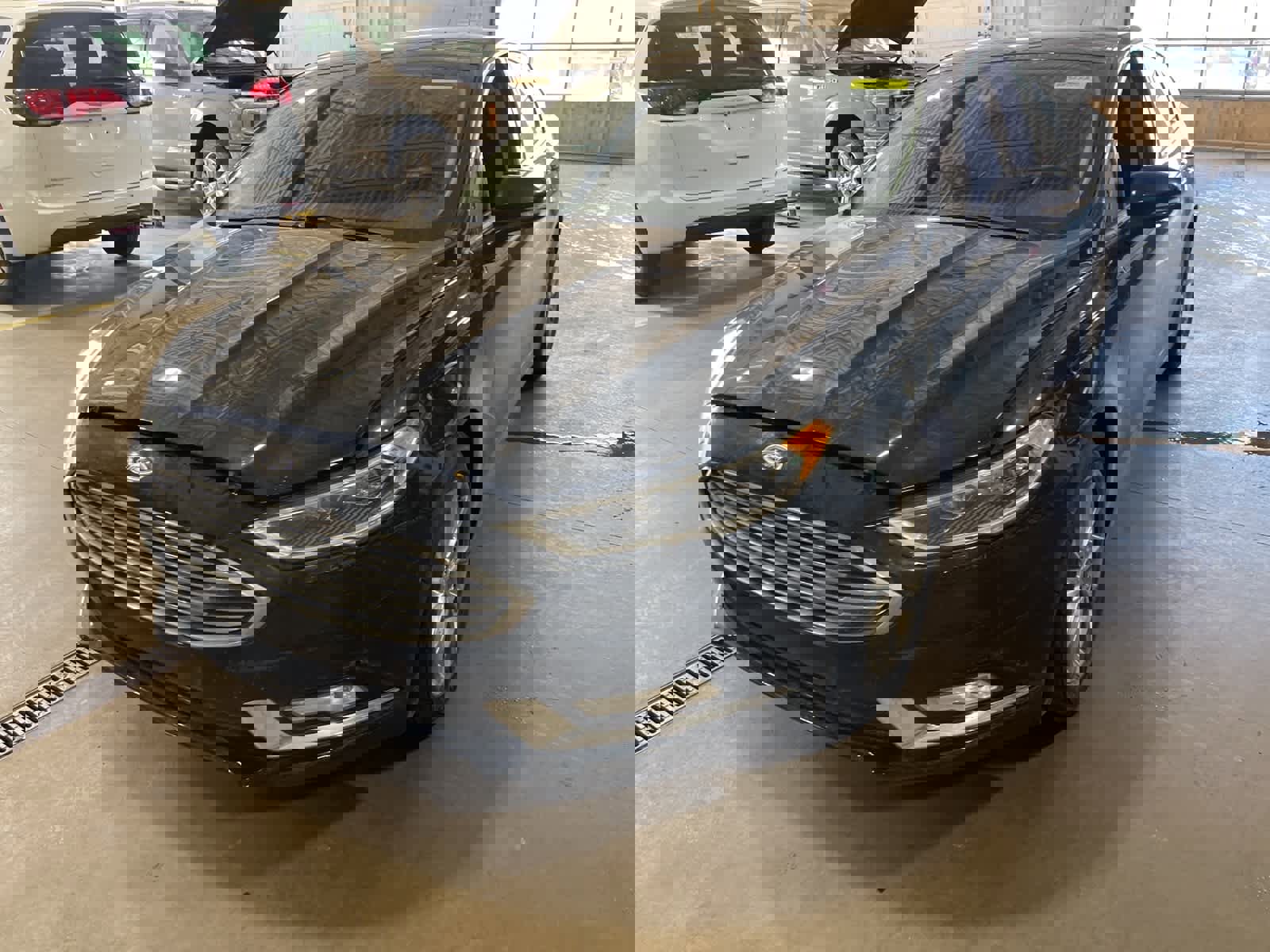 Used 2017 Ford Fusion SE w/ Fusion SE Technology Package image 4