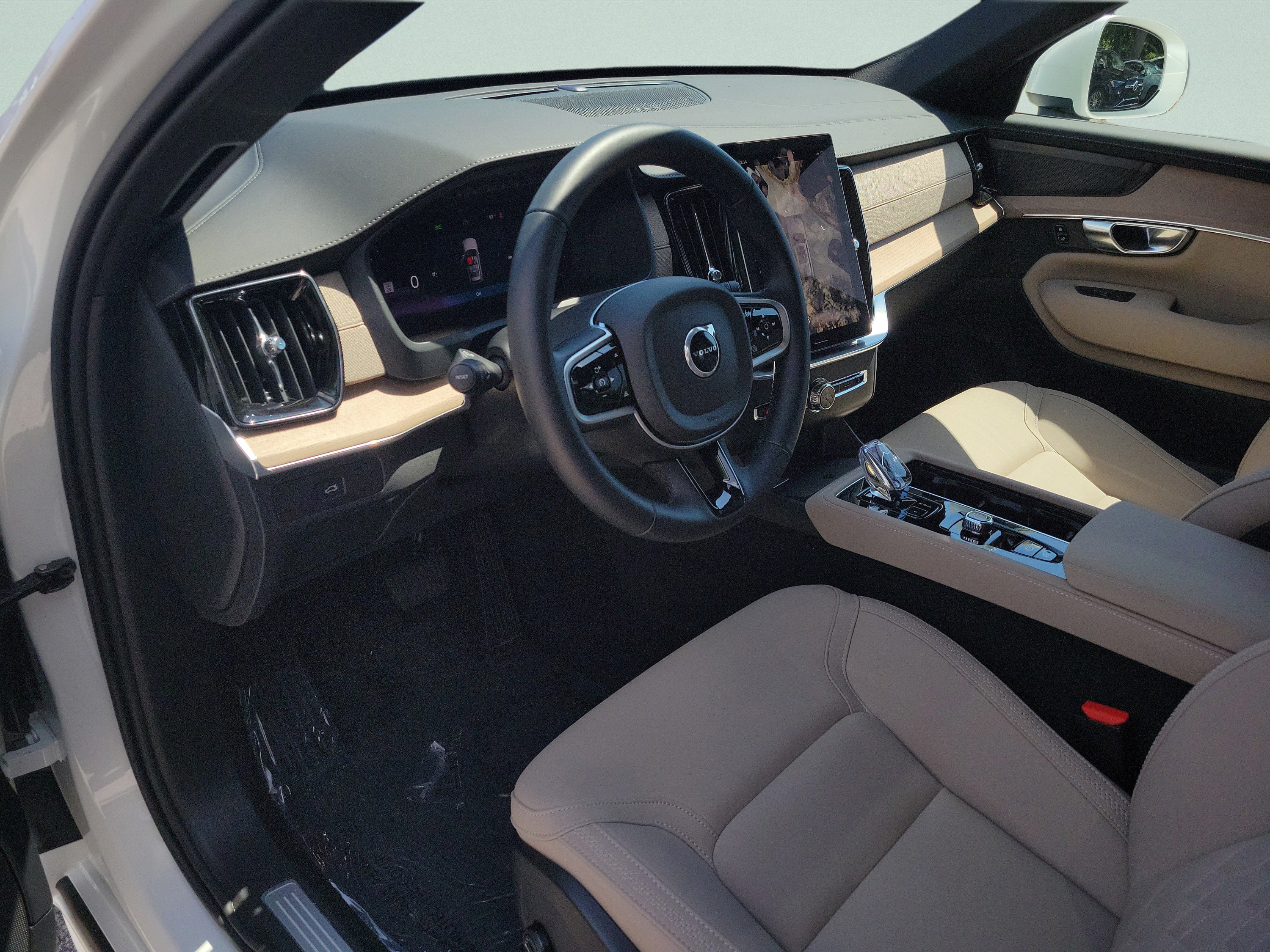 Used 2026 Volvo XC90 B5 Plus w/ Protection Package Premier AWD/4WD image 19