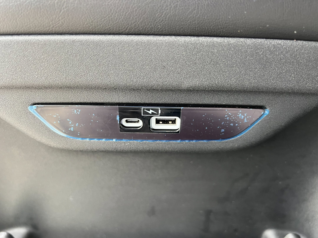 Used 2023 Chrysler Pacifica Touring-L image 32