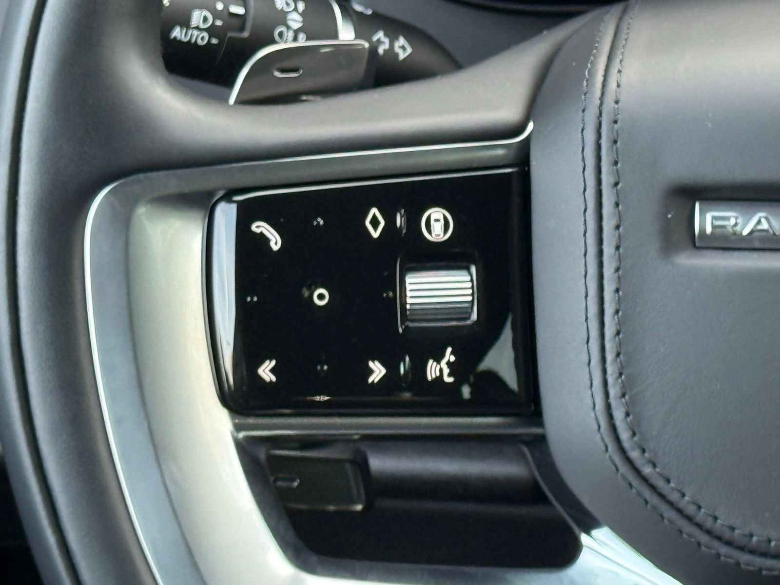 New 2026 Land Rover Range Rover SE AWD/4WD image 33