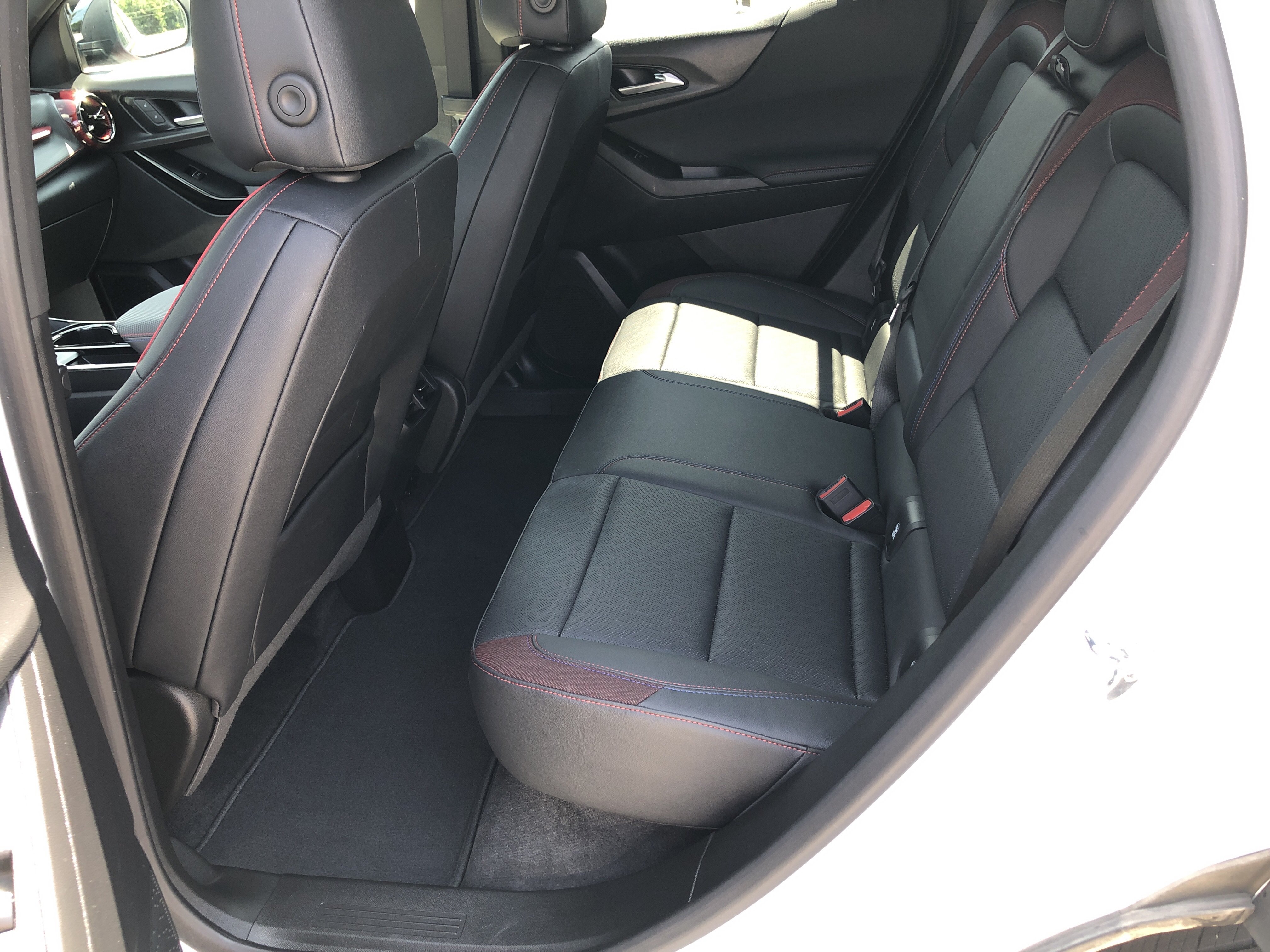Used 2025 Chevrolet Equinox RS AWD/4WD image 14