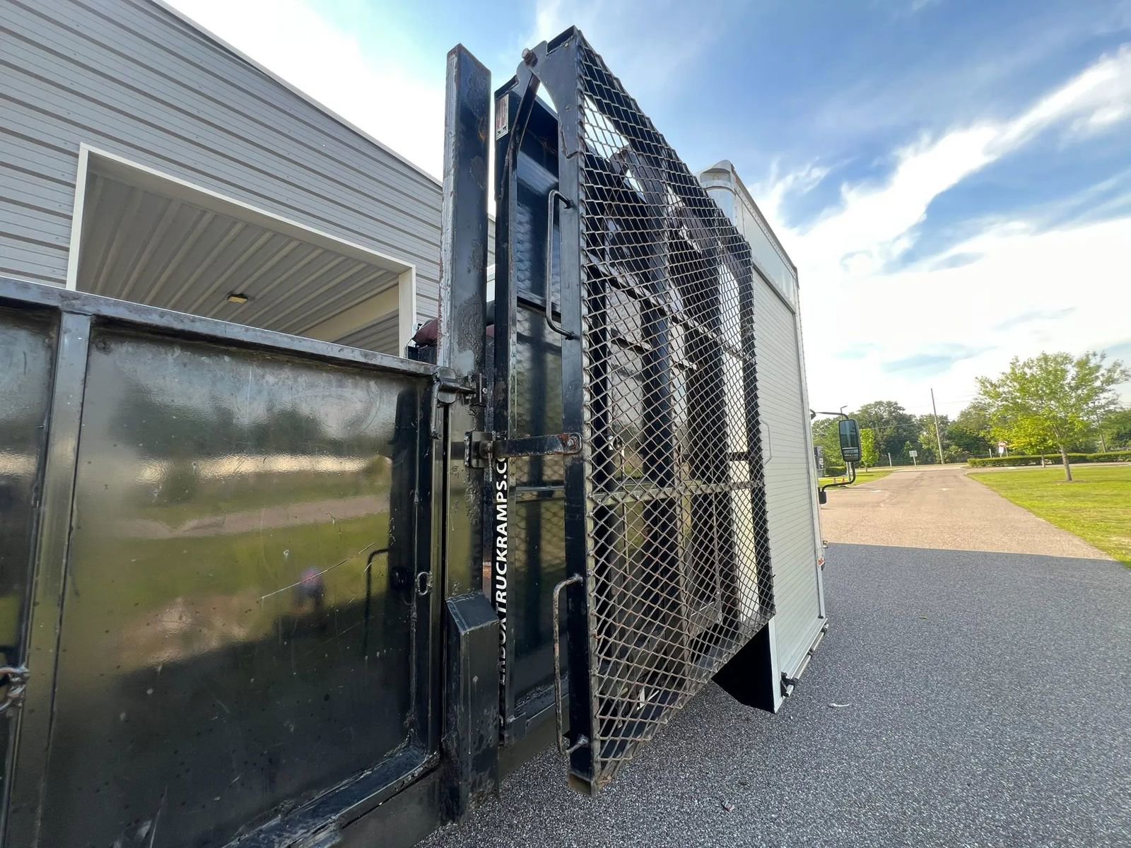 Used 2019 Isuzu NPR RWD image 15