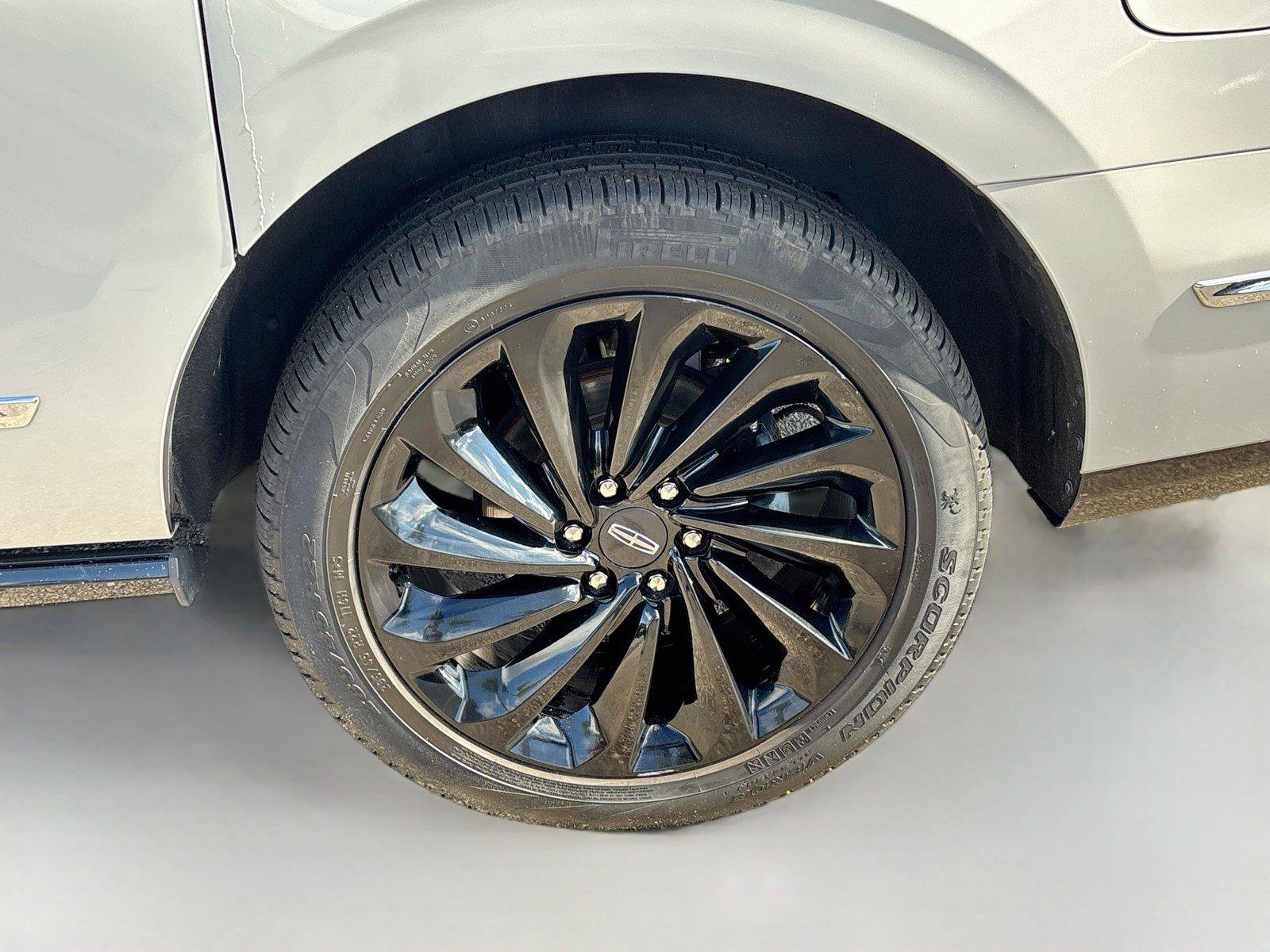 Used 2021 Lincoln Navigator L Reserve AWD/4WD image 35