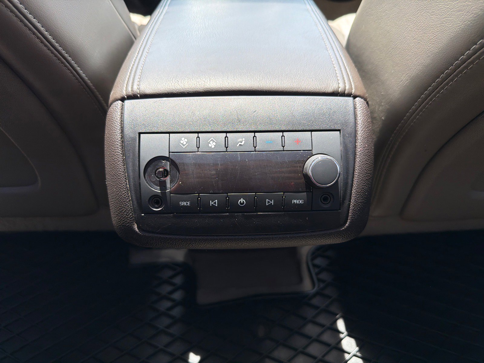 Used 2013 GMC Acadia Denali AWD/4WD image 25