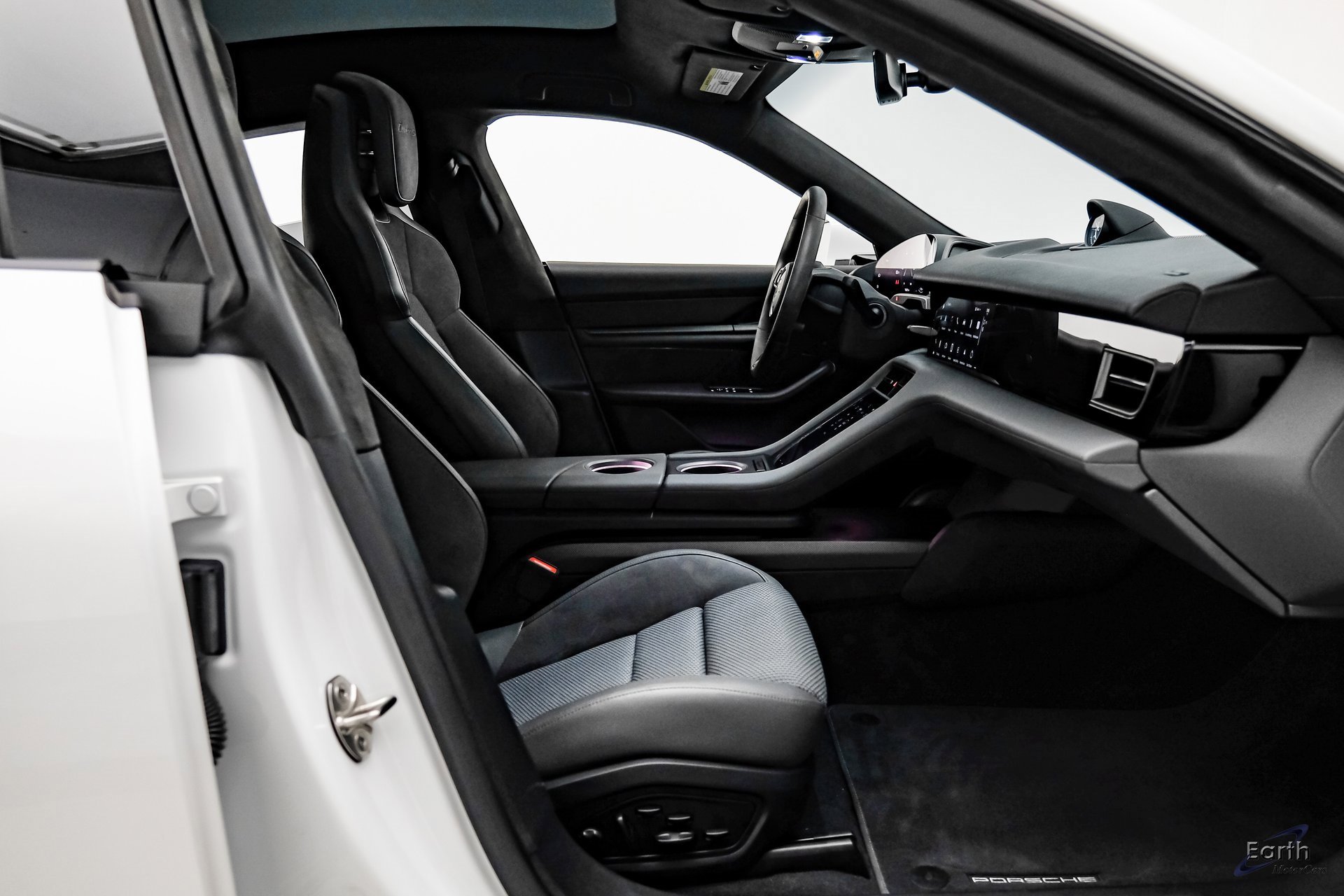 Used 2020 Porsche Taycan Turbo S image 45