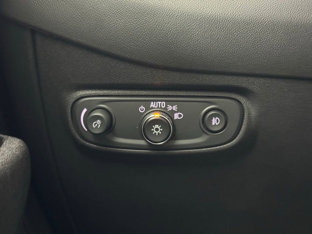 Used 2024 Chevrolet Equinox Premier image 21