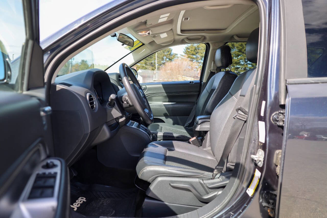 Used 2014 Jeep Compass Latitude w/ Sun/Sound Group image 17