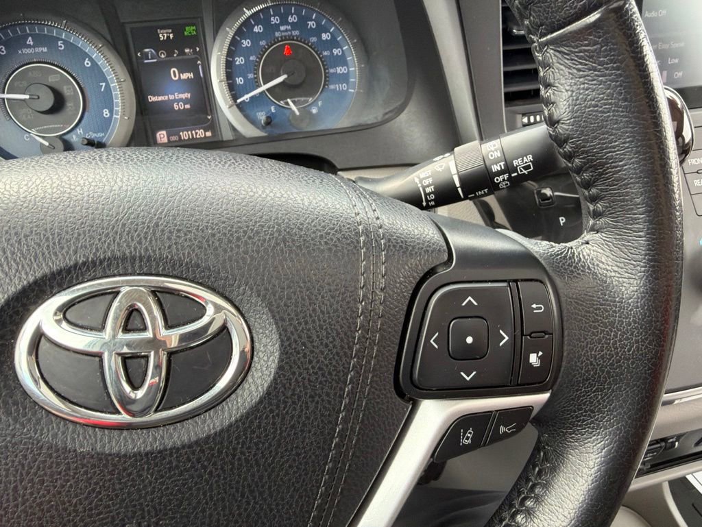 Used 2019 Toyota Sienna XLE w/ XLE Navigation Package FWD image 14