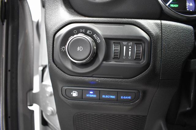 Used 2022 Jeep Wrangler Unlimited Sahara w/ Cold Weather Group image 18