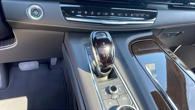 Used 2024 Cadillac Escalade ESV Premium Luxury Platinum AWD/4WD image 18