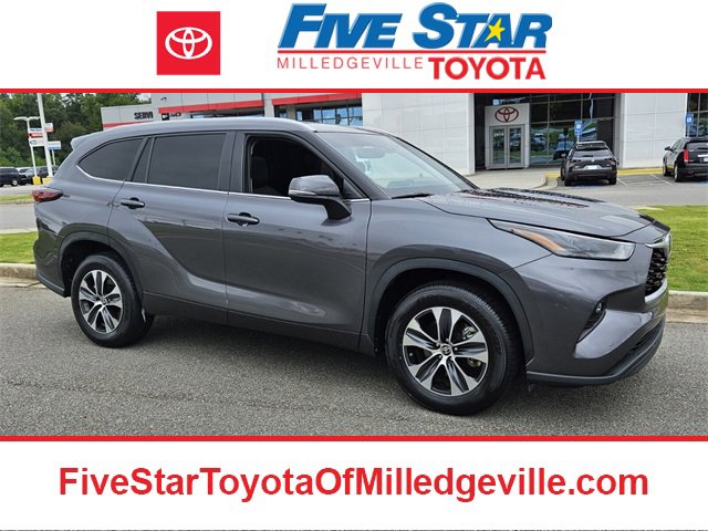 Used 2024 Toyota Highlander XLE image 1