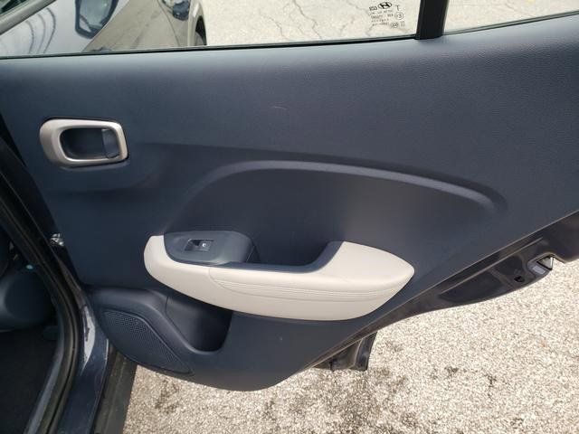 Used 2022 Hyundai Venue Limited image 19